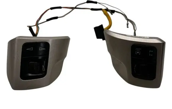 Steering wheel buttons/switches