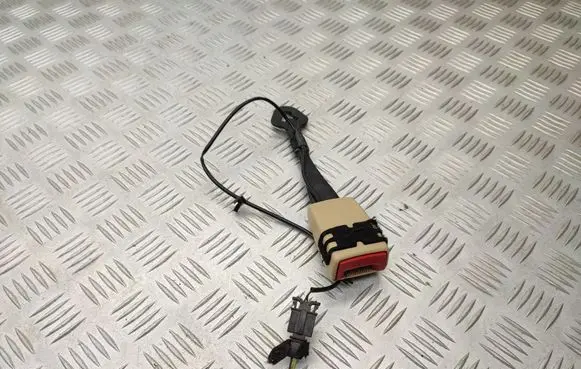 Front seatbelt buckle