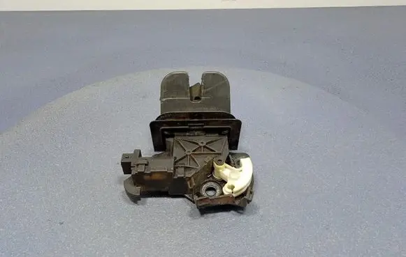 Audi A6 Allroad C6 Tailgate/trunk/boot lock/catch/latch 4F9827520C