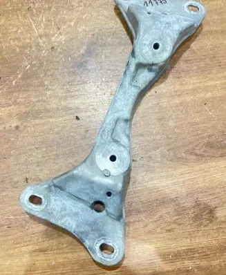 BMW 1 E81 E87 Gearbox mounting bracket 6797534