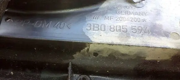 Volkswagen PASSAT B5 Radiator support slam panel 3B0805594