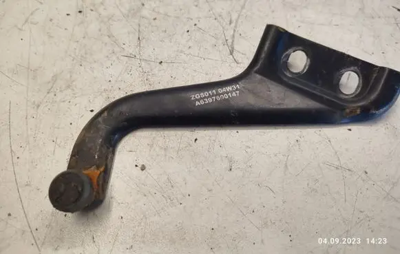 Mercedes-Benz Vito Viano W639 Sliding door upper roller guide/hinge A6397600147