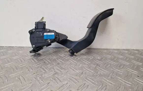 Volkswagen PASSAT B5.5 Accelerator throttle pedal 8D1723523N