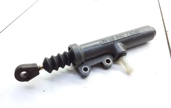 Mercedes-Benz E W210 Clutch master cylinder 2022900112