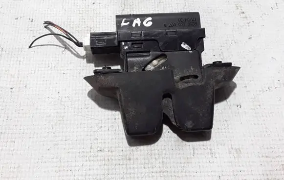Renault Laguna II Loading door lock 8200000697