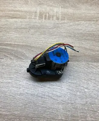 BMW 7 E32 Air flap motor/actuator 0132800006 8350081