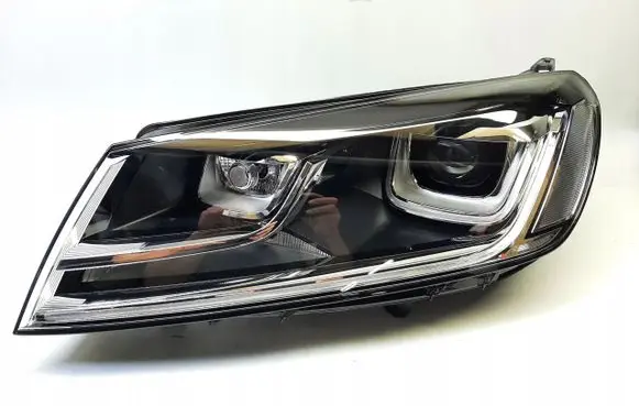 Volkswagen Touareg II Headlight/headlamp 7P1941751B