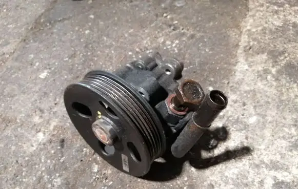 KIA Carens I Power steering pump 0K2KC32600
