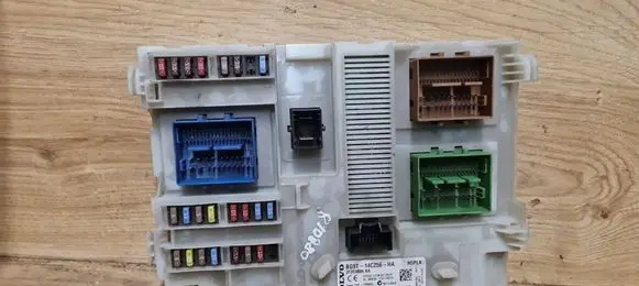 Volvo V70 Fuse module BG9T14C256HA 31314866AA