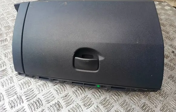Renault Clio III Glove box