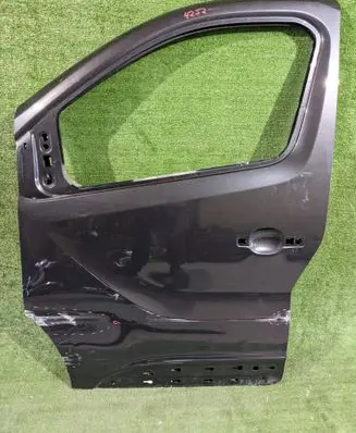 Renault Trafic III (X82) Front door 