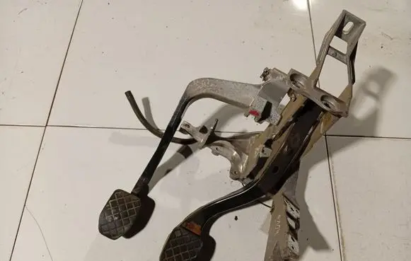 Audi A6 S6 C5 4B Brake pedal KTS3