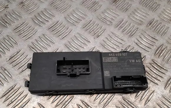 Audi A5 Tailgate/trunk control unit/module 4KE959107