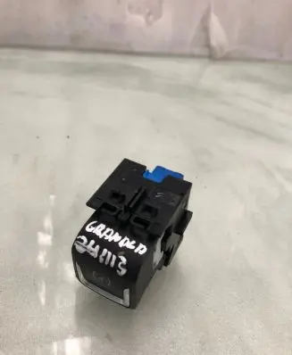 Opel Grandland X Hand parking brake switch Yp00004477
