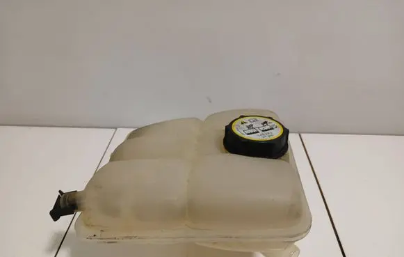 Coolant expansion tank/reservoir