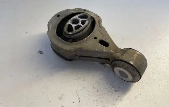 Renault Megane III Engine mount bracket 112387776r