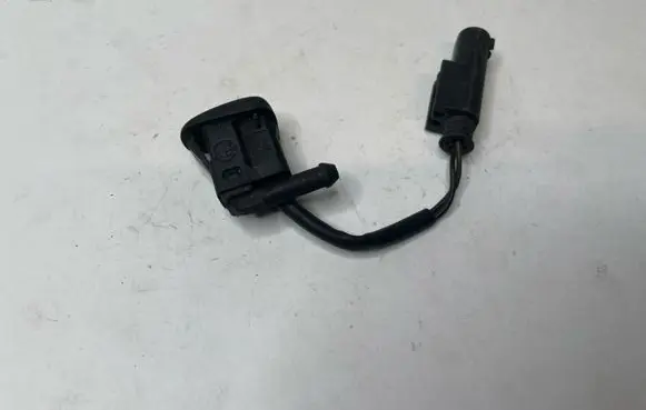 BMW 5 E39 Windshield washer spray nozzle 8361039