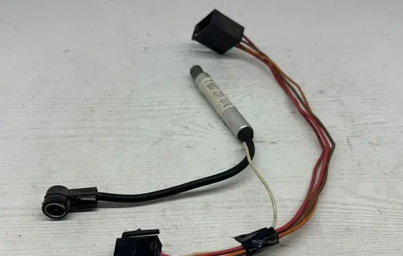 Audi A3 S3 8L Aerial antenna amplifier 7607001079