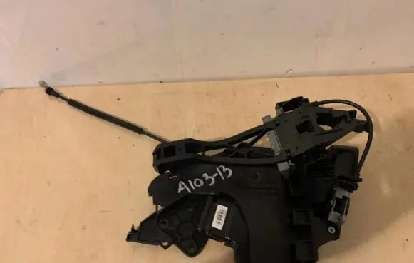 Volvo V50 Rear door lock 30699111 A10313