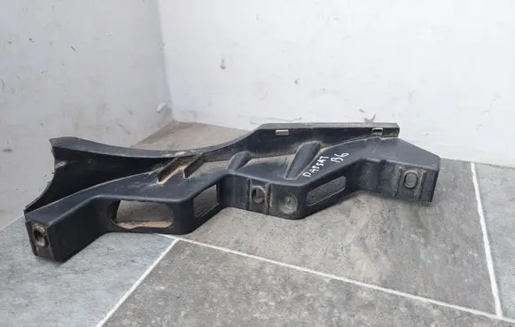 Volkswagen PASSAT B6 Front bumper mounting bracket 3C0807889