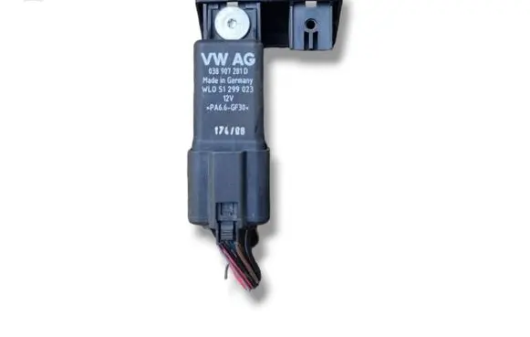 Skoda Octavia Mk2 (1Z) Glow plug pre-heat relay 51299023 038907281D