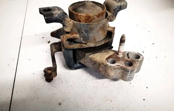 Engine mount bracket