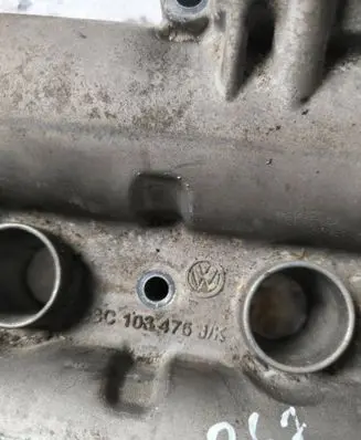 Volkswagen Golf V Rocker cam cover 03C103475