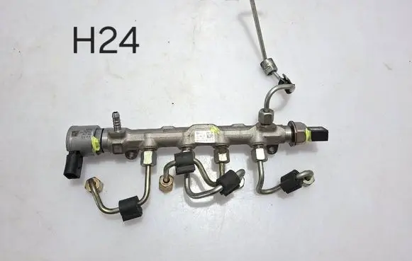 Volkswagen Touran III Fuel main line pipe 04L089H 04L906054F 04L130764D