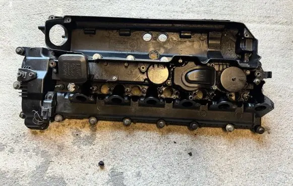 BMW 5 E39 Rocker cam cover 13712247444 7787960 0928400458