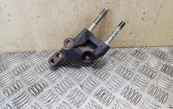 Mazda 6 Engine mounting bracket