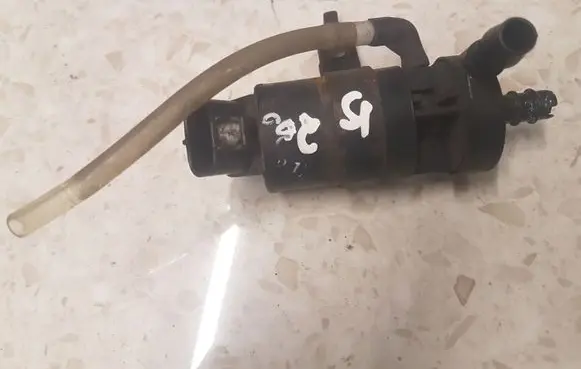 Lexus IS 200-300 Headlight washer pump 367585542 3675
