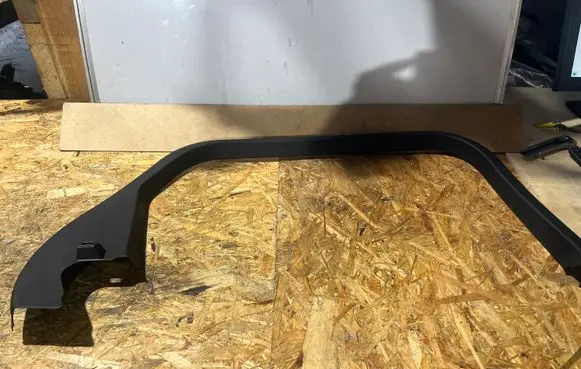 Land Rover Range Rover Velar Rear door glass trim molding J8A225515AB