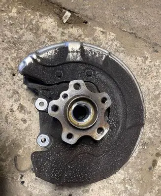 BMW 5 G30 G31 Rear wheel hub 6869788