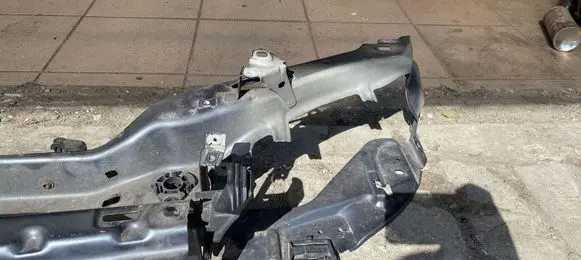 Volvo V50 Radiator support slam panel