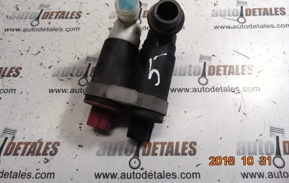 Honda CR-V Windscreen/windshield washer pump