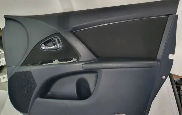 Toyota Avensis T270 Front door card panel trim 6777705040