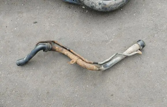 Toyota RAV 4 (XA20) Fuel tank filler neck pipe 