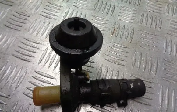 Volkswagen PASSAT B5.5 Coolant heater control valve 4A0819809