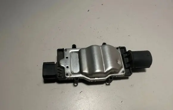 Ford Focus Fan control module 1137328567