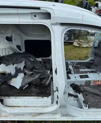 Renault Express Pillar (middle)