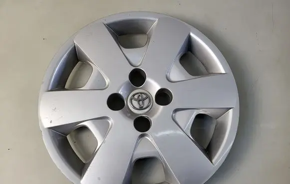 Toyota Yaris R15 wheel hub/cap/trim 4260202200