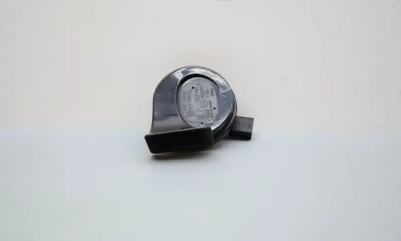 Audi Q3 8U Horn signal 8U0951210