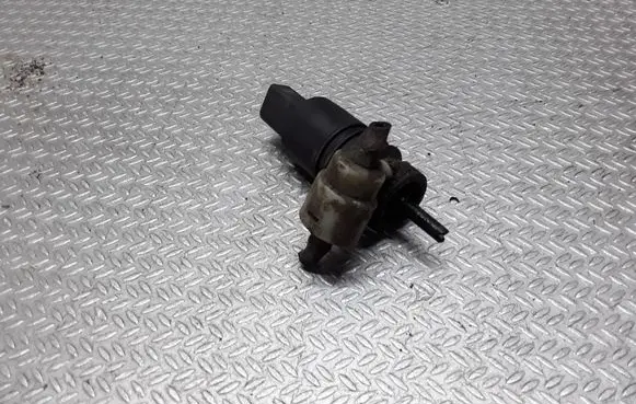 Mitsubishi Colt Windscreen/windshield washer pump