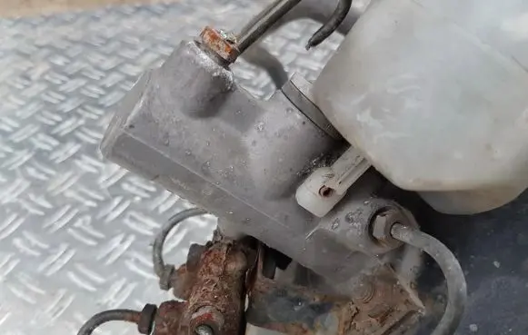 Mitsubishi Carisma Master brake cylinder