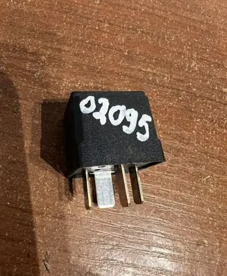 Mercedes-Benz A W169 Other relay A0025421319 D2095