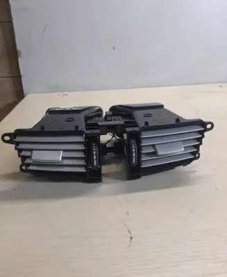 Mercedes-Benz E W212 Dash center air vent grill A2128302854 06825001