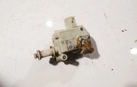 Volkswagen PASSAT B5 Central locking motor 