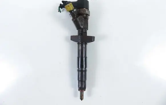 Opel Vivaro Fuel injector 8200101135 0445110087