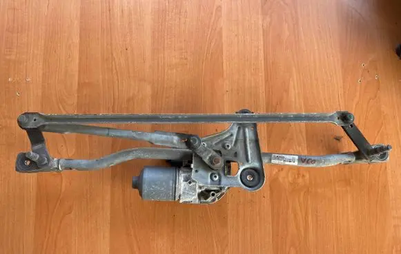 Volvo V60 Front wiper linkage and motor 3397021173 30753493 1137328561