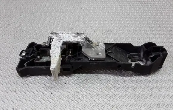 Rear door exterior handle/bracket